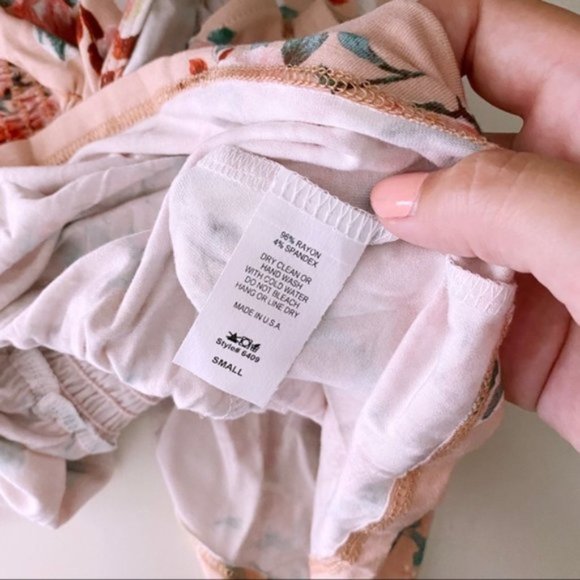 Entro | Ellie Floral Print Surplice Sleeveless Smocked Top Ruffle Cottage Small - Picture 13 of 14